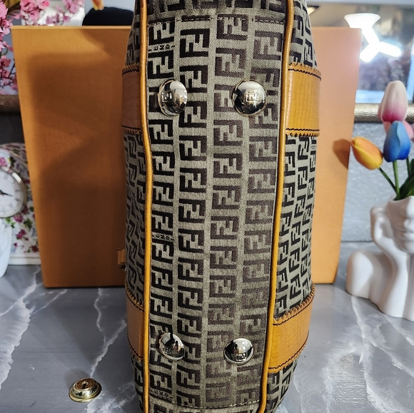 #A33 FENDI - Picture 13 of 13